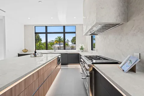 $4,975,000 | 2625 Northeast 29th Court, Fort Lauderdale, FL 33306