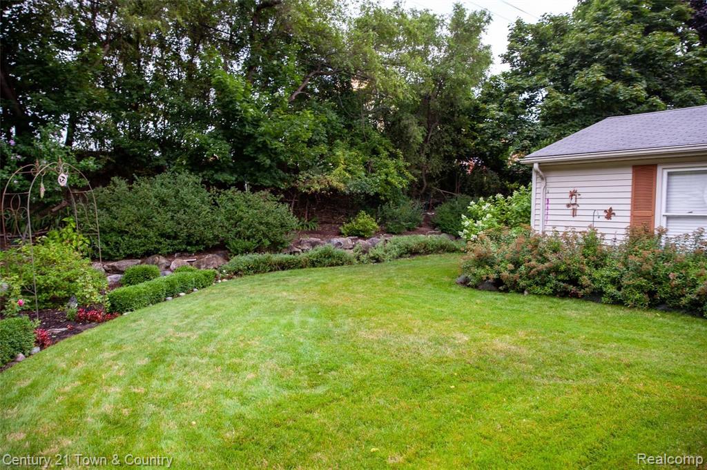 292 Thalia Avenue Rochester Hills, MI 48307 - Photo 25 of 36