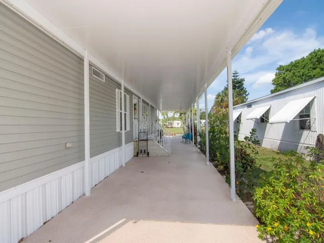 a view of a house with backyard and garden