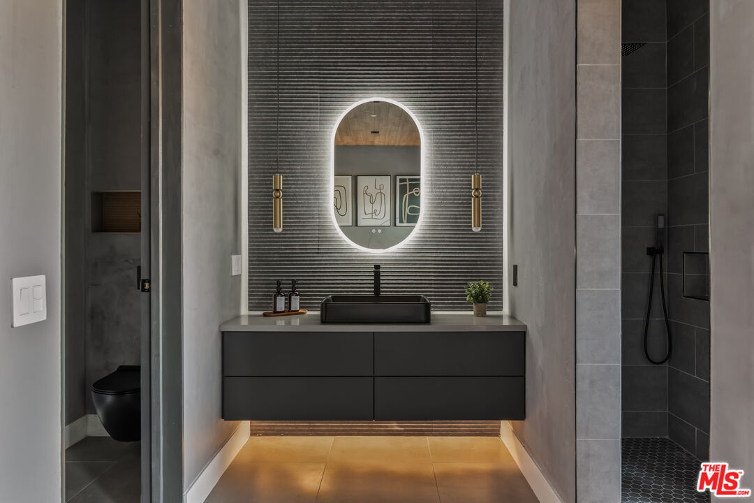 6765 Swanson Road Joshua Tree, CA 92252 - Photo 25 of 69 a bathroom with a sink and a mirror