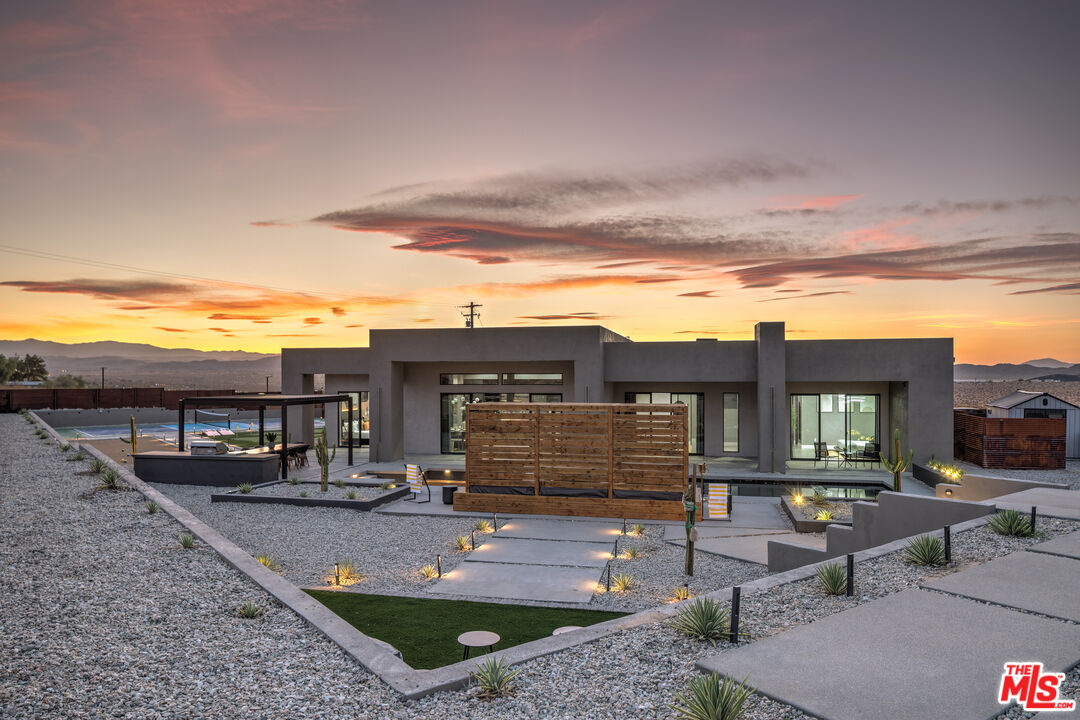 6765 Swanson Road Joshua Tree, CA 92252 - Photo 56 of 69 a view of a patio with couches and city view