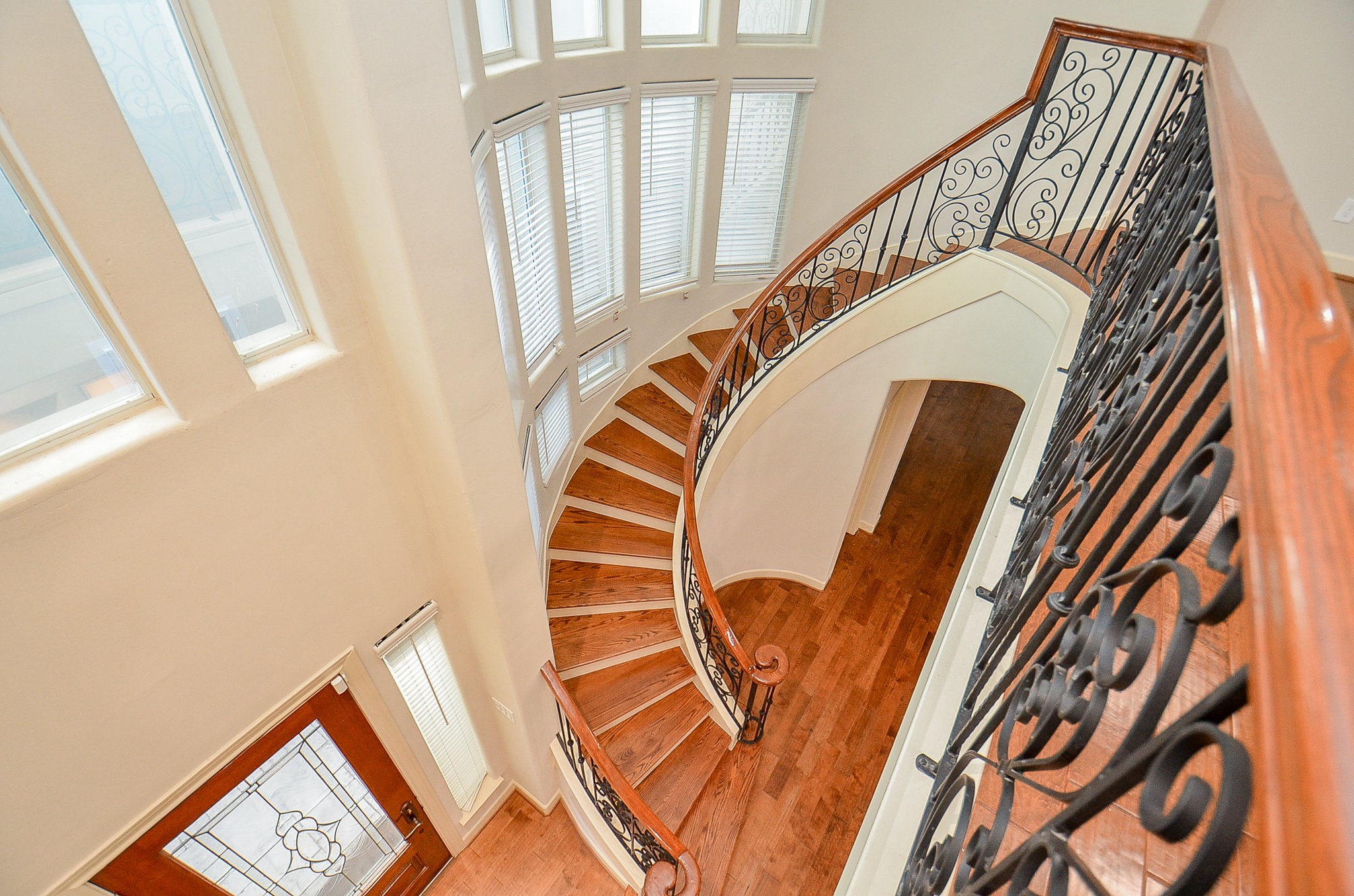 5512 Hidalgo Street Houston, TX 77056 - Photo 15 of 32 a view of stairs