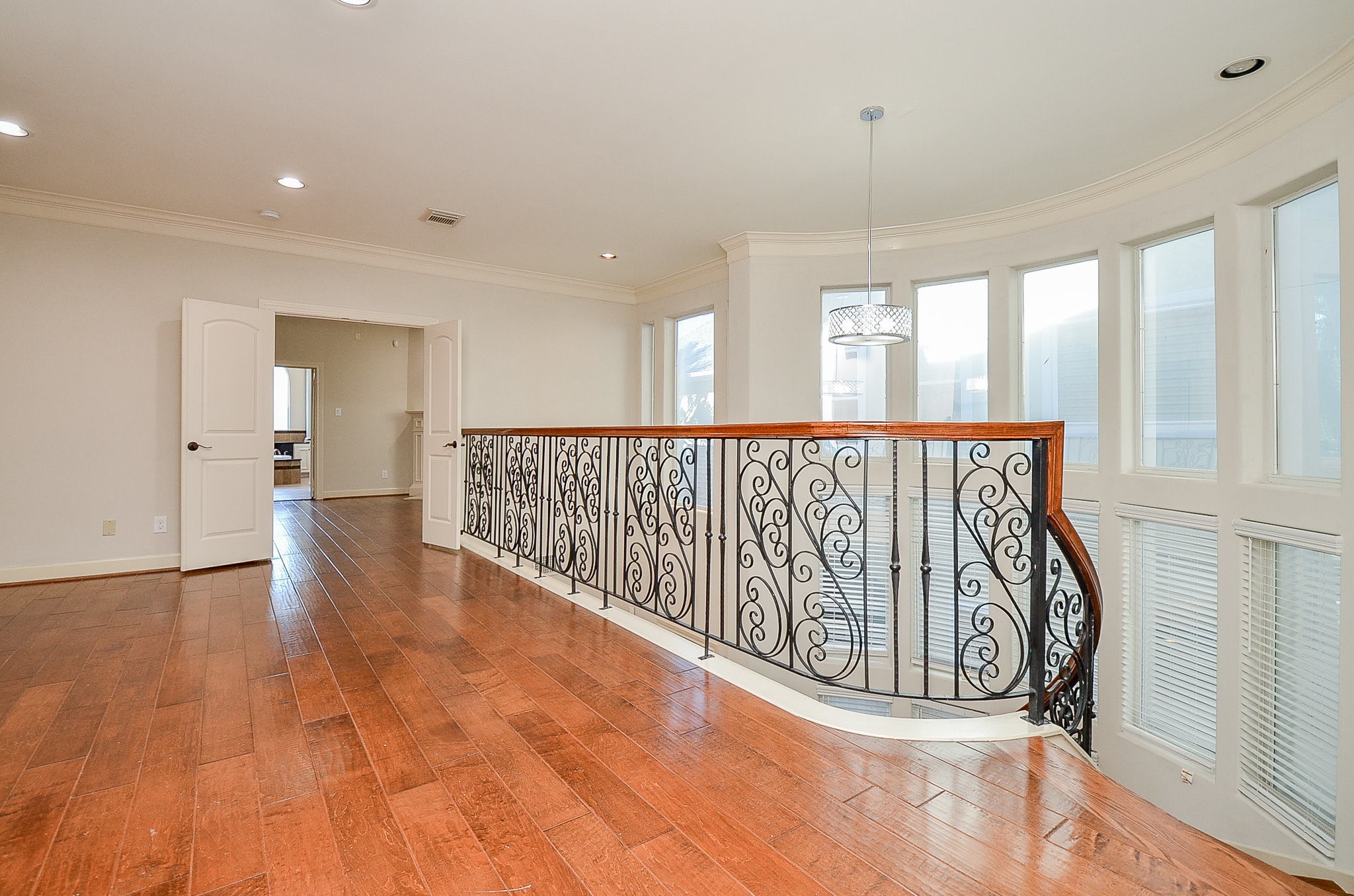 5512 Hidalgo Street Houston, TX 77056 - Photo 16 of 32 a view of a hallway with wooden floor