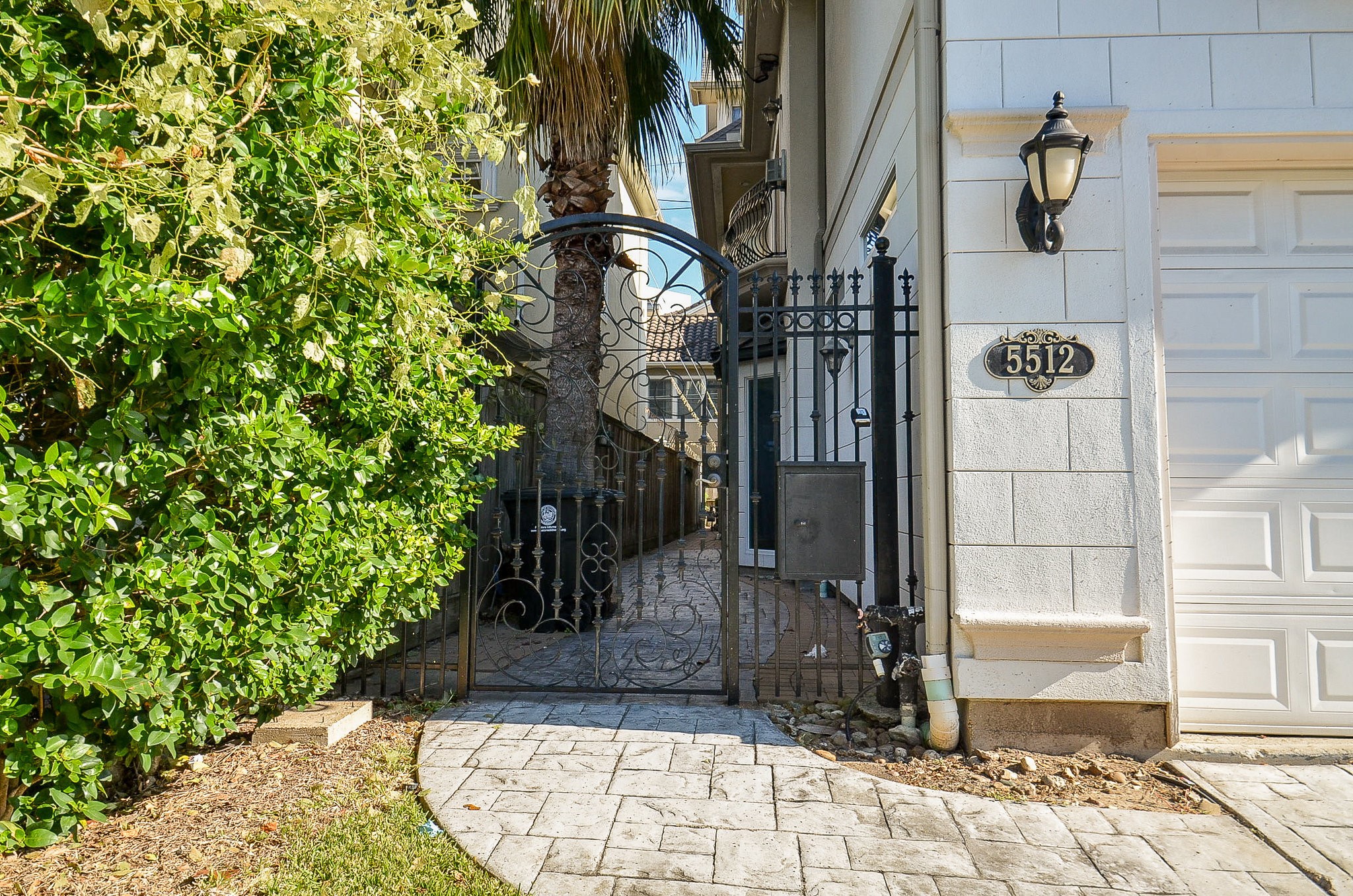 5512 Hidalgo Street Houston, TX 77056 - Photo 2 of 32 a couple of potted plants in front of door