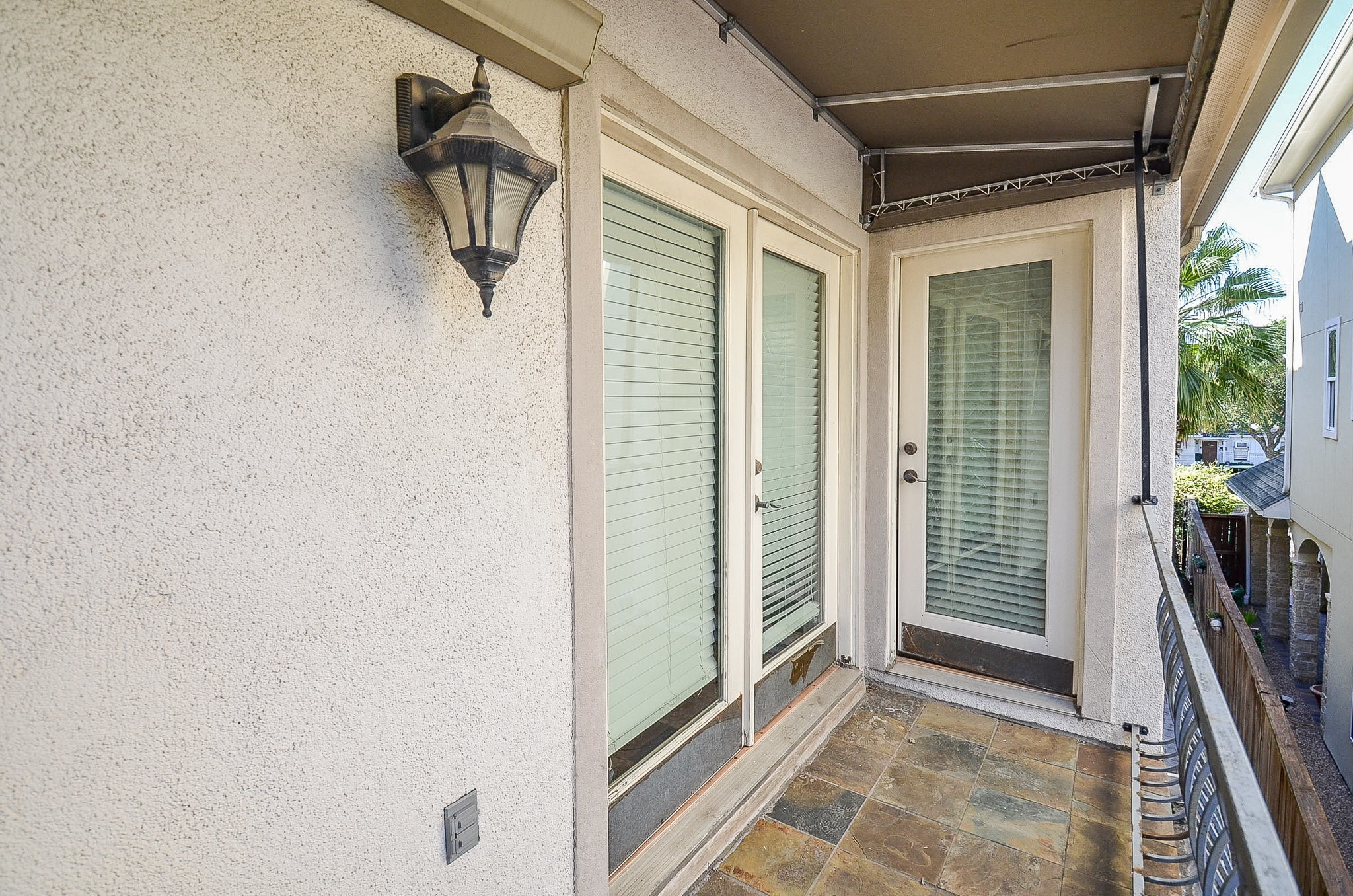 5512 Hidalgo Street Houston, TX 77056 - Photo 25 of 32 a view of an entryway of a house