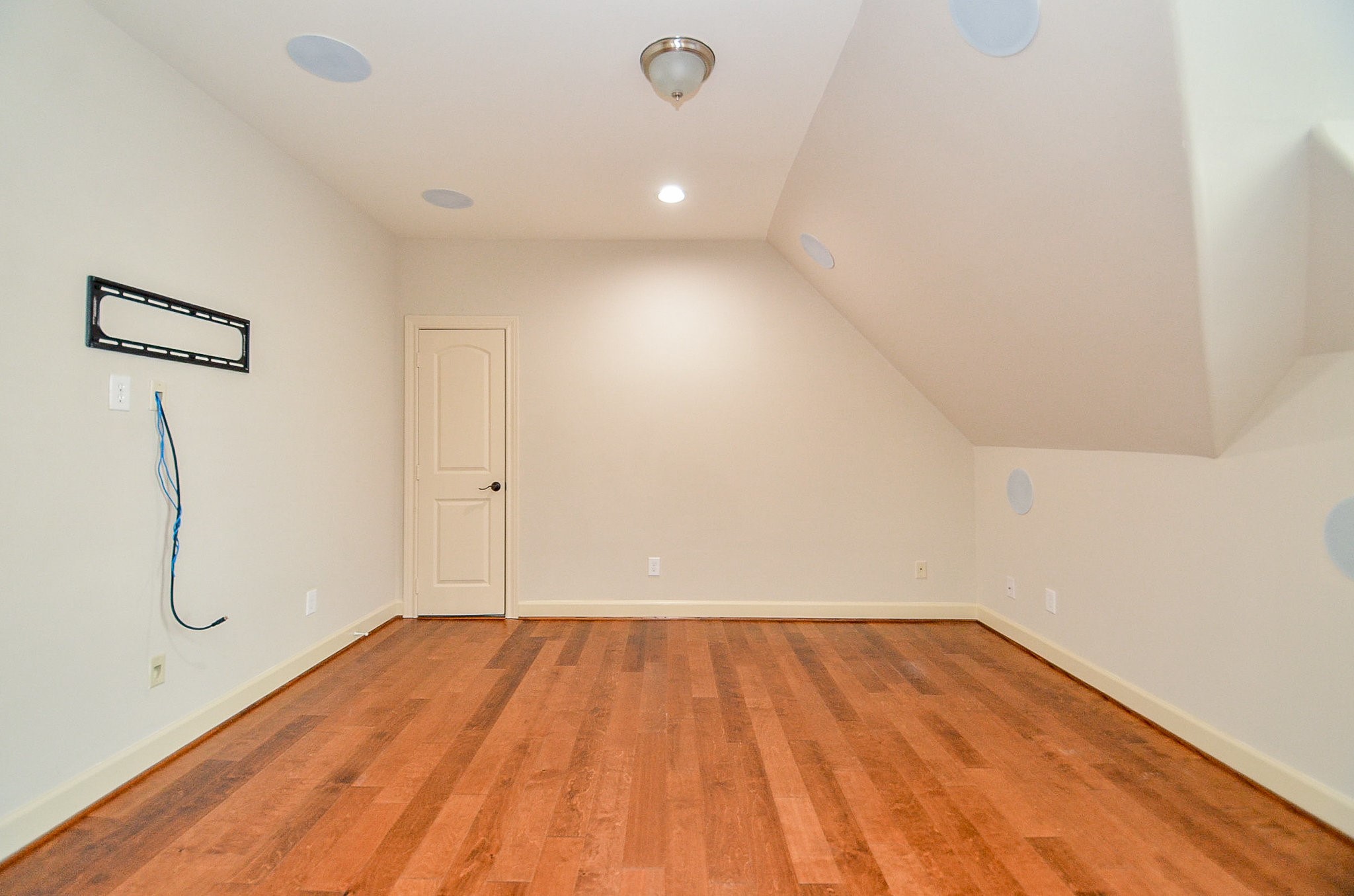 5512 Hidalgo Street Houston, TX 77056 - Photo 28 of 32 a view of room with wooden floor