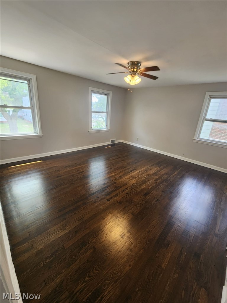 3865 Grosvenor Road Cleveland, OH 44118 - Photo 11 of 16