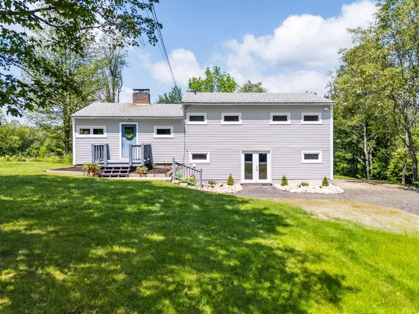 $599,000 | 626 County Road, New London, NH 03257