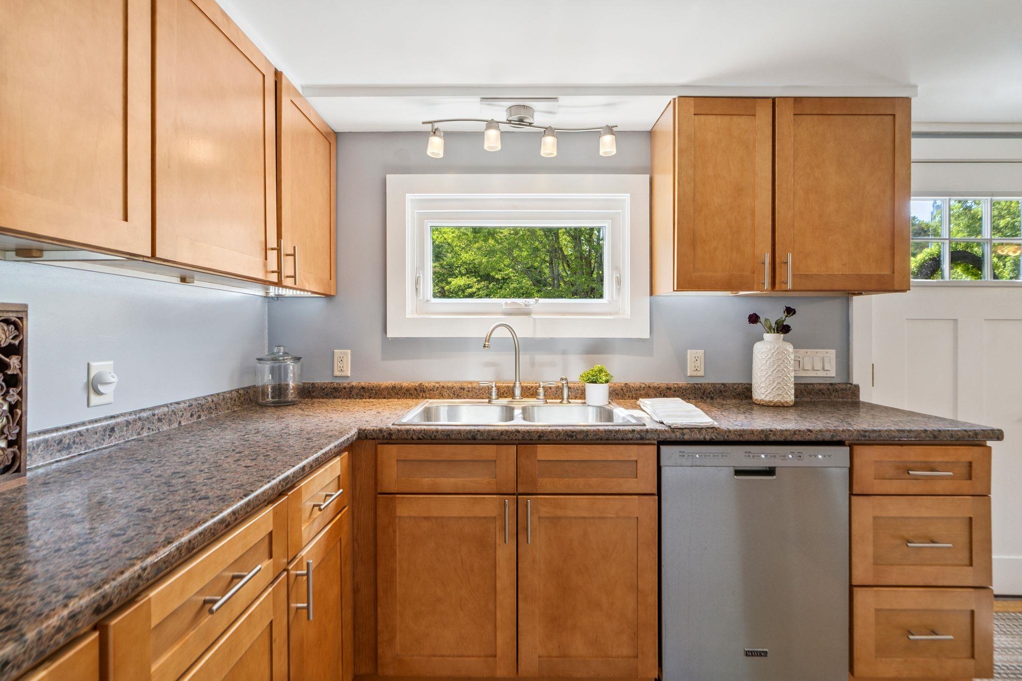626 County Road New London, NH 03257 - Photo 12 of 47
