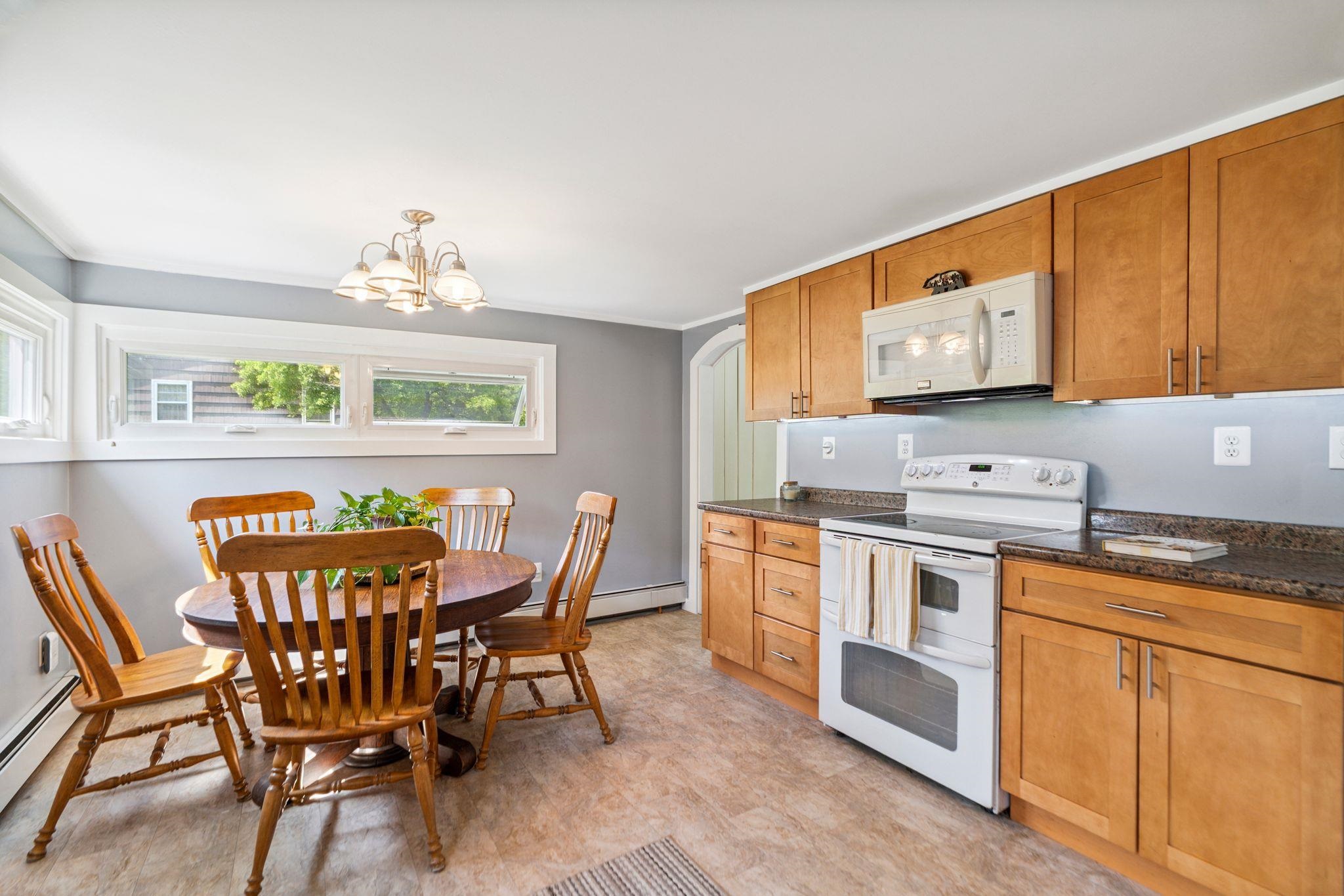 626 County Road New London, NH 03257 - Photo 13 of 47