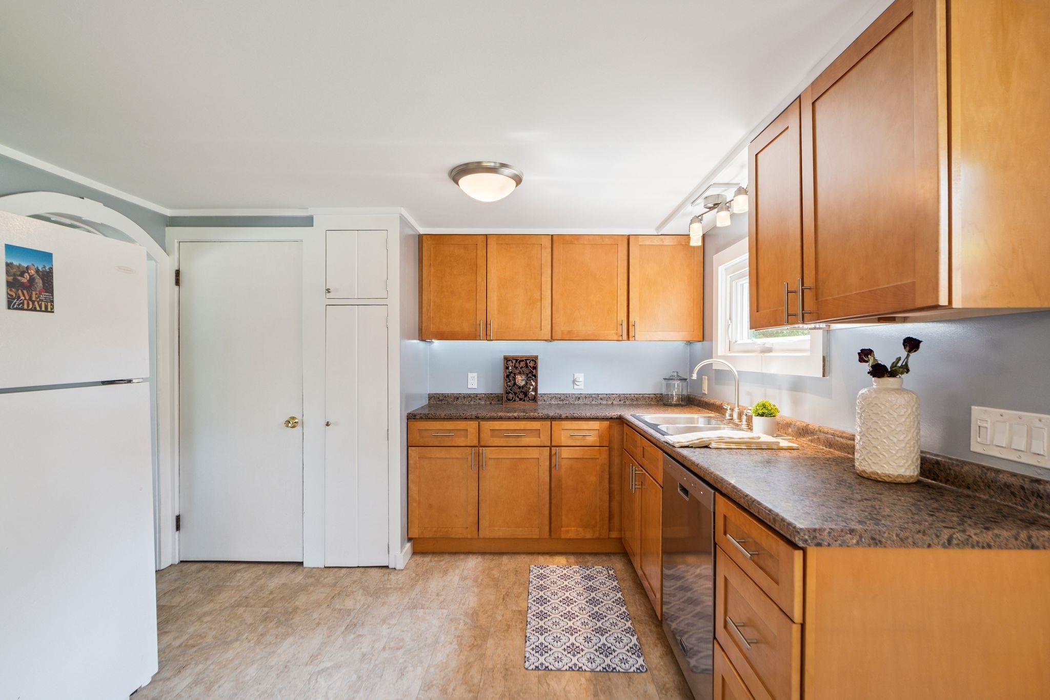 626 County Road New London, NH 03257 - Photo 14 of 47