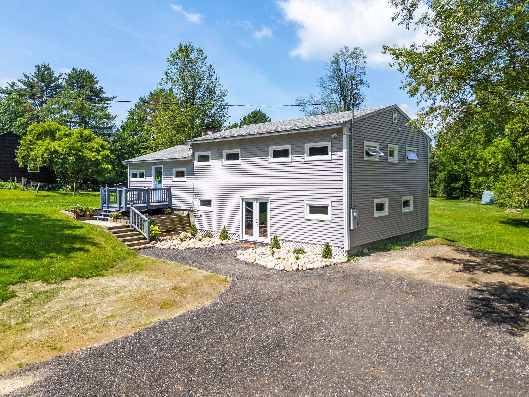 626 County Road New London, NH 03257 - Photo 3 of 47