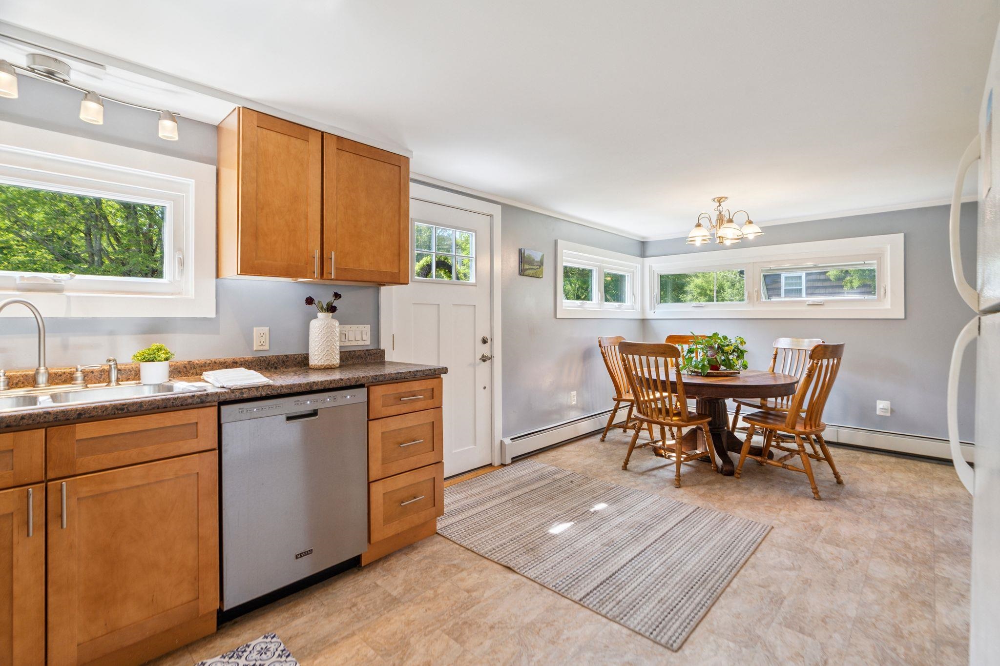 626 County Road New London, NH 03257 - Photo 9 of 47