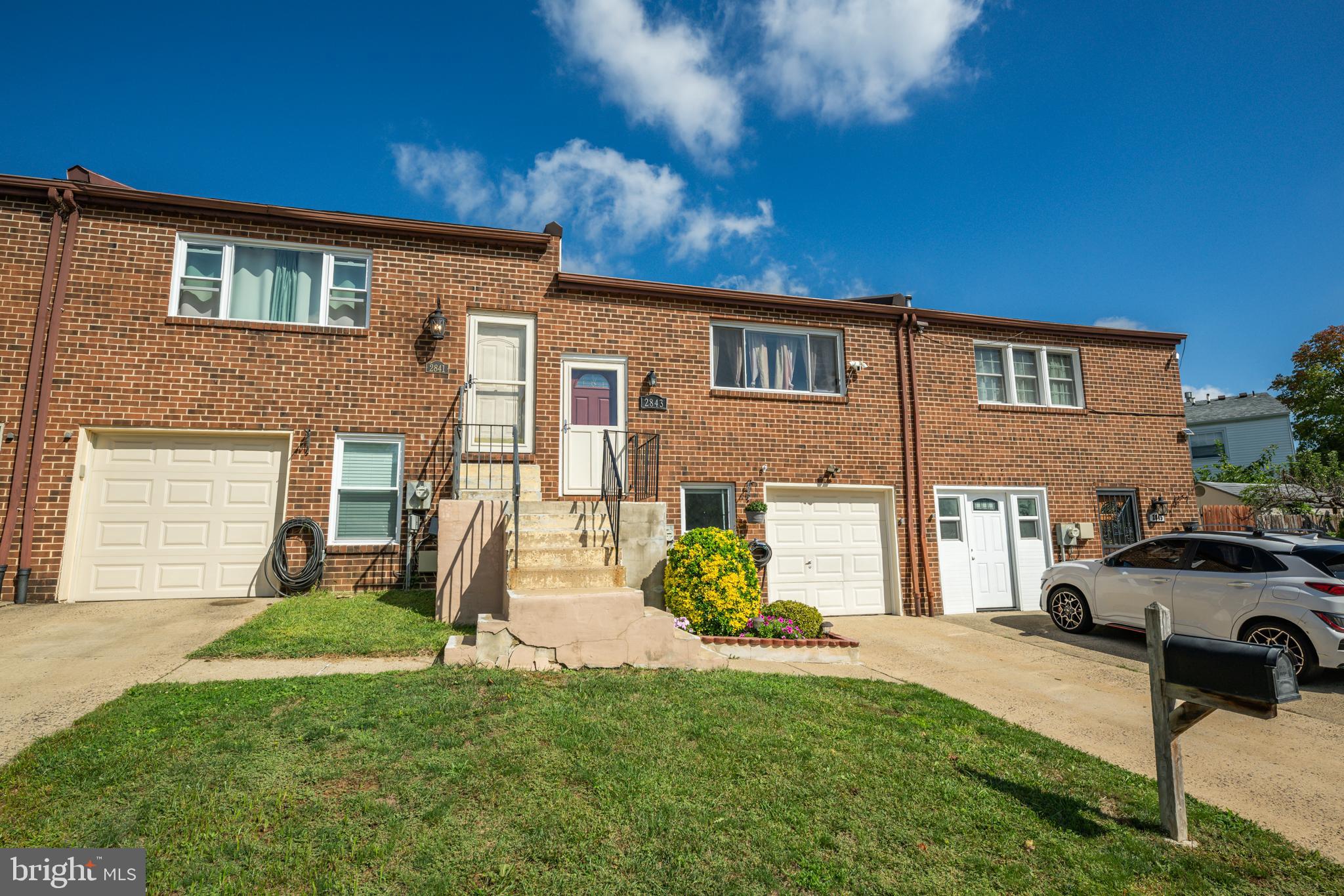 2843 Woodbridge Road Philadelphia, PA 19114 - Photo 2 of 29 Gallery Image 2