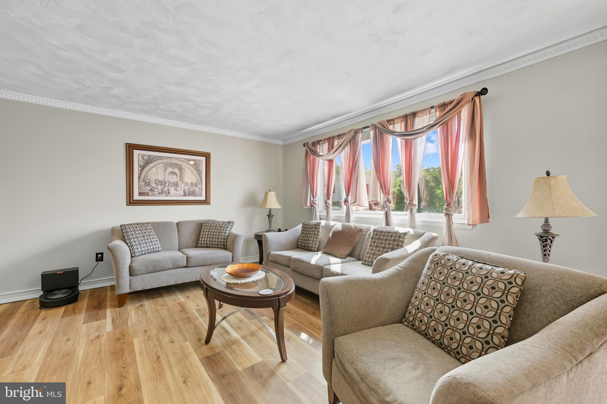 2843 Woodbridge Road Philadelphia, PA 19114 - Photo 5 of 29 Gallery Image 5