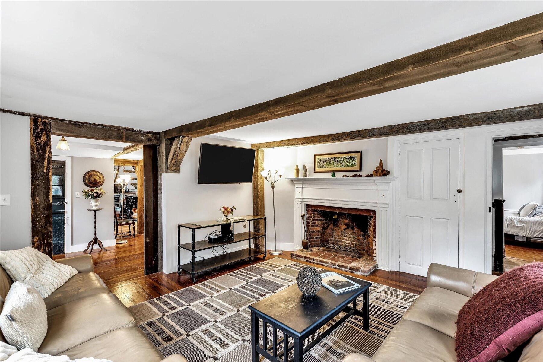 203 County Road Buzzards Bay, MA 02532 - Photo 18 of 41 Living Room
