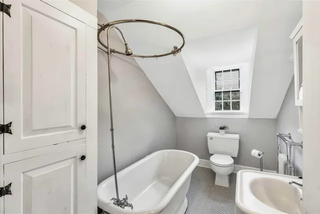 $799,000 | 203 County Road, Buzzards Bay, MA 02532