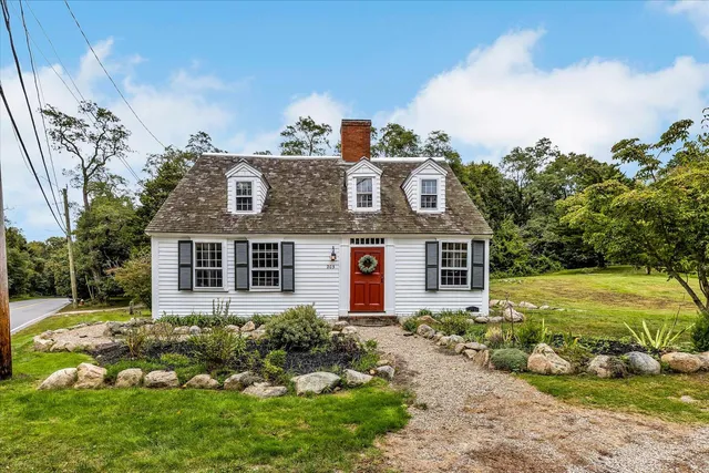 $799,000 | 203 County Road, Buzzards Bay, MA 02532
