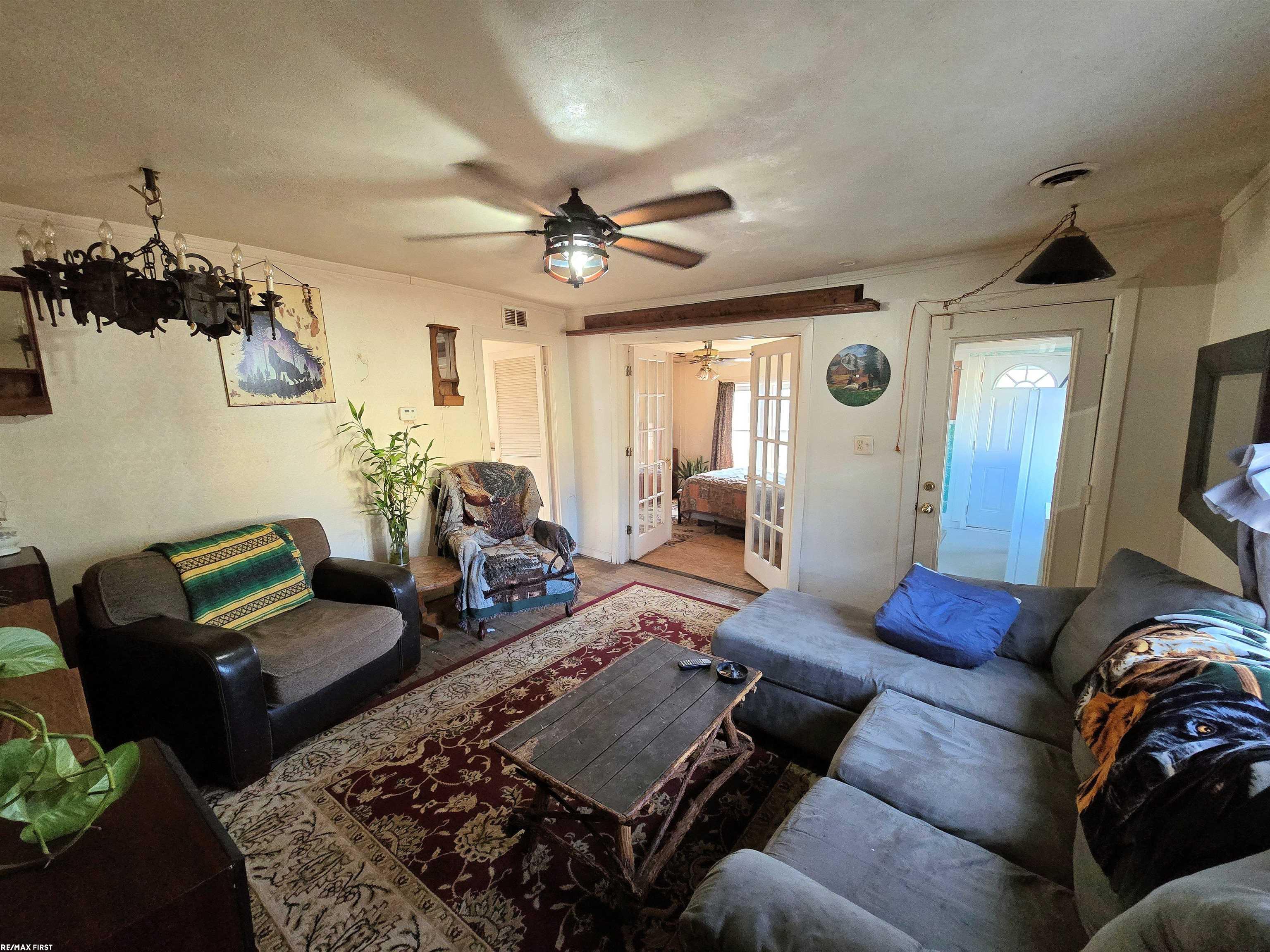 79 Rathbone Street Mount Clemens, MI 48043 - Photo 3 of 16 50168434-d1752612-31d3-4d6f-b6b0-56dcd1a828a2.JPG