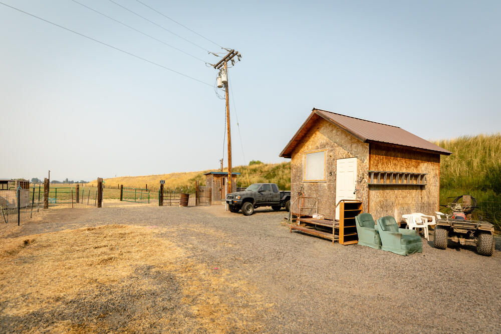 9332 Reeder Road Klamath Falls, OR 97603 - Photo 41 of 54 9332ReederRd-Bonnie-40