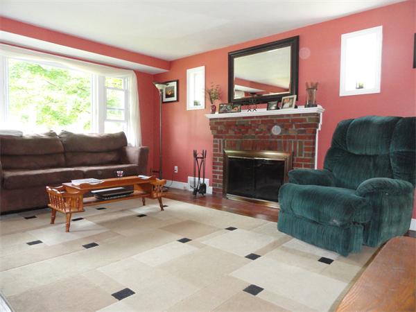 93 Homestead Road Holden, MA 01520 - Photo 2 of 16 Gallery Image 2