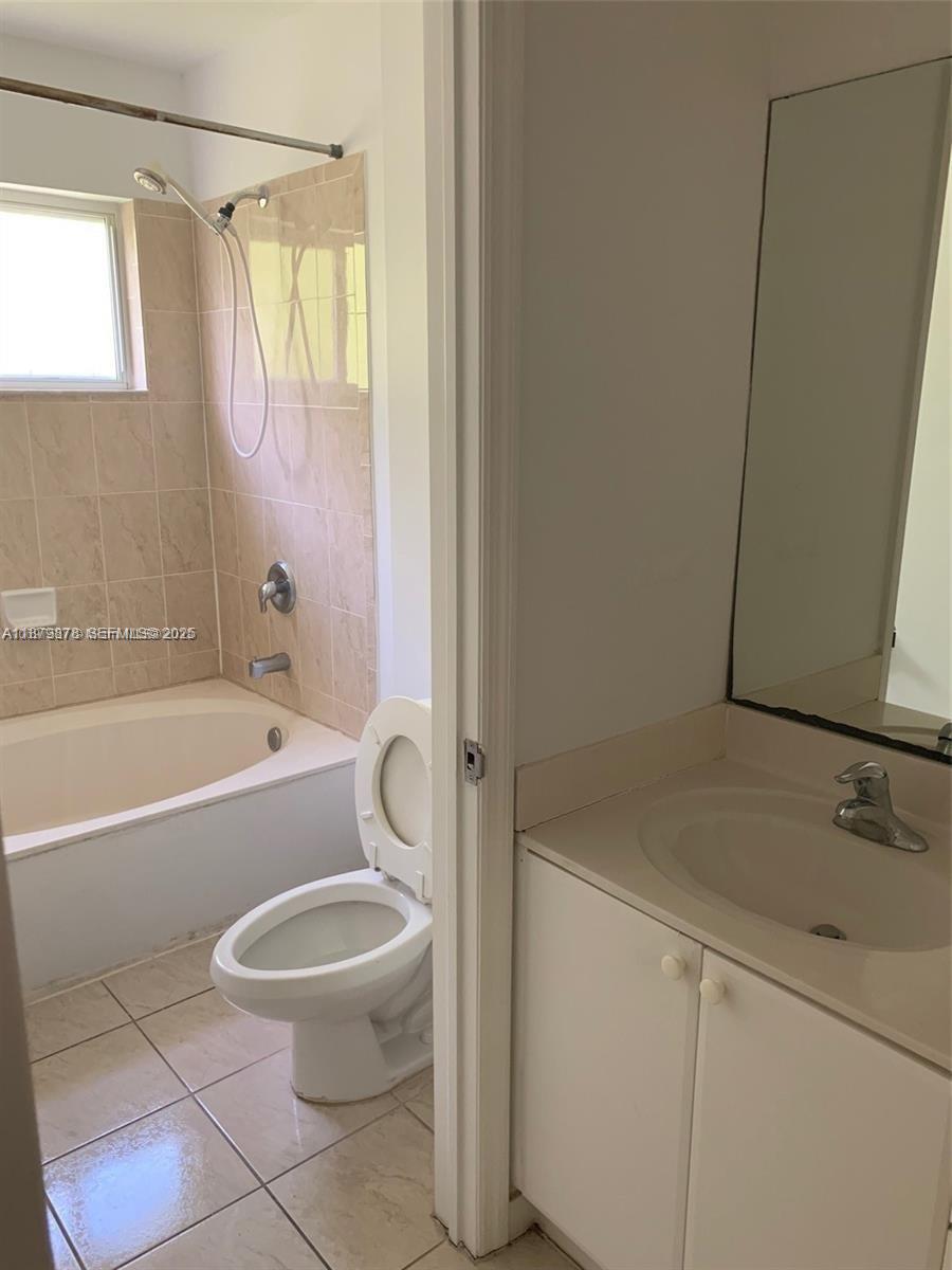 26232 Southwest 135th Place Homestead, FL 33032 - Photo 4 of 9 a bathroom with a sink a toilet and a bathtub