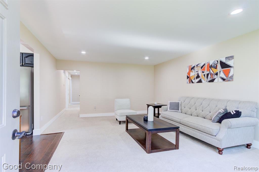 2329 Columbia Road Berkley, MI 48072 - Photo 3 of 40