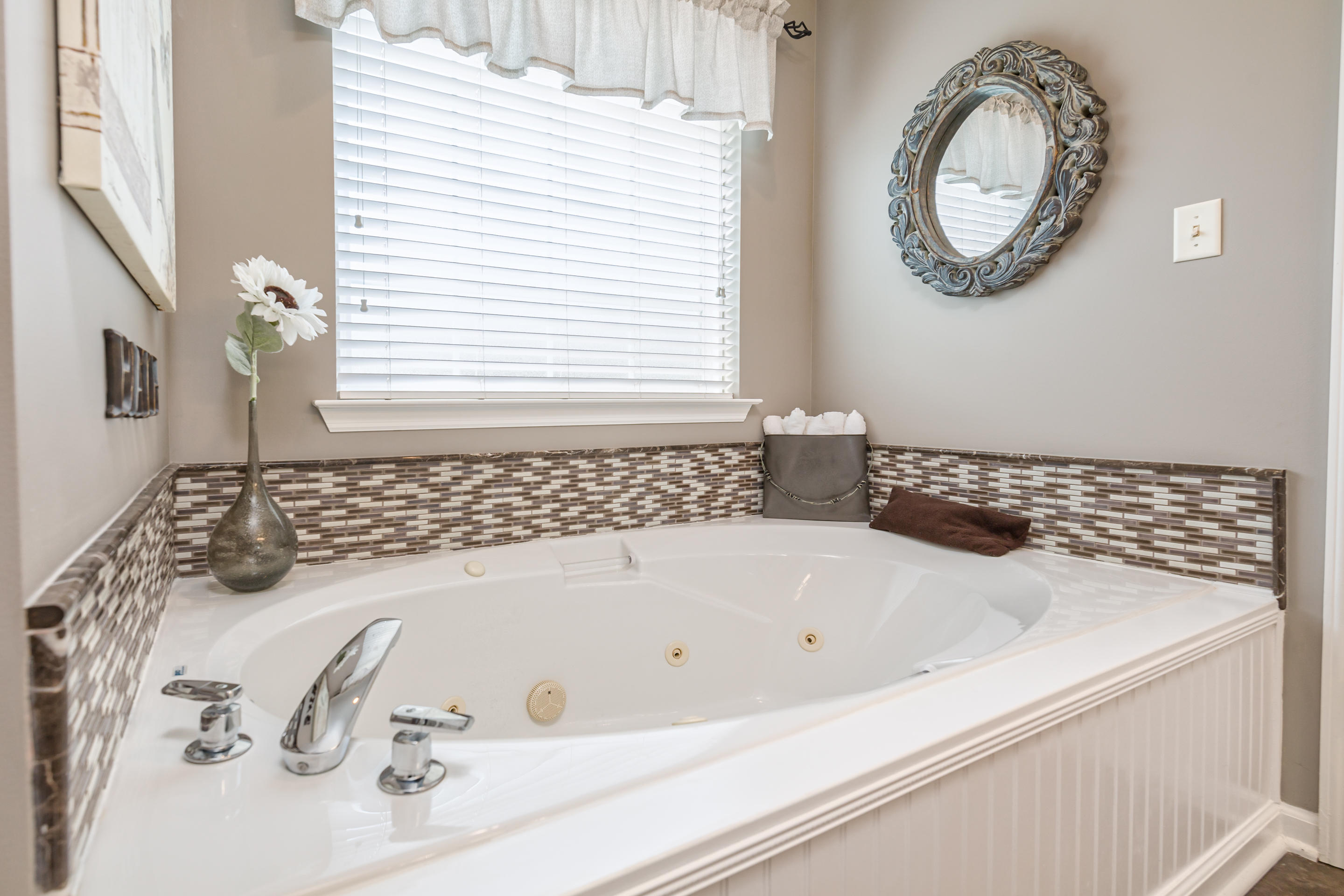 1301 Wineberry Road Powell, TN 37849 - Photo 7 of 19 master Bed bath bathbut