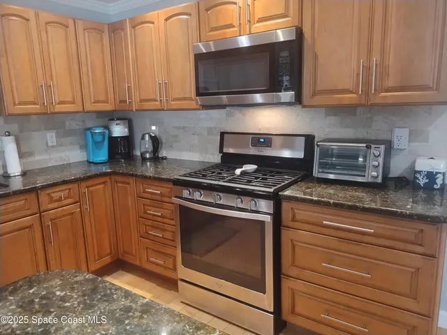 $2,700 | 233 South Brevard Avenue, Cocoa Beach, FL 32931