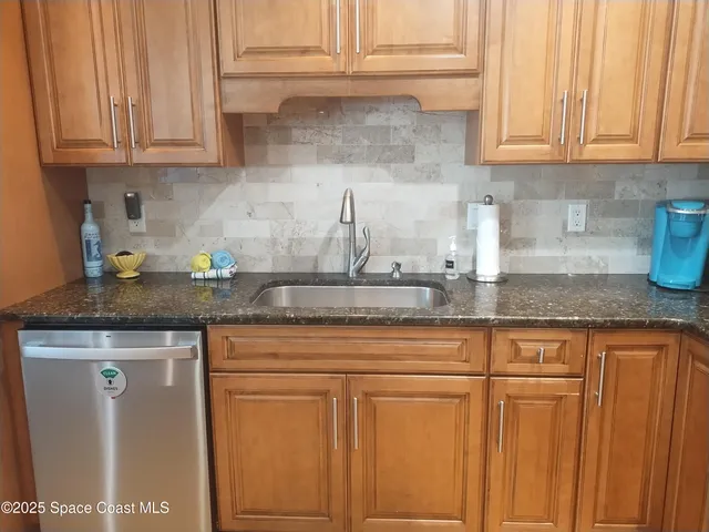 $2,700 | 233 South Brevard Avenue, Cocoa Beach, FL 32931