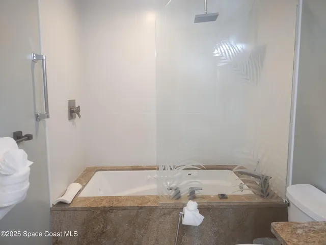 $2,700 | 233 South Brevard Avenue, Cocoa Beach, FL 32931