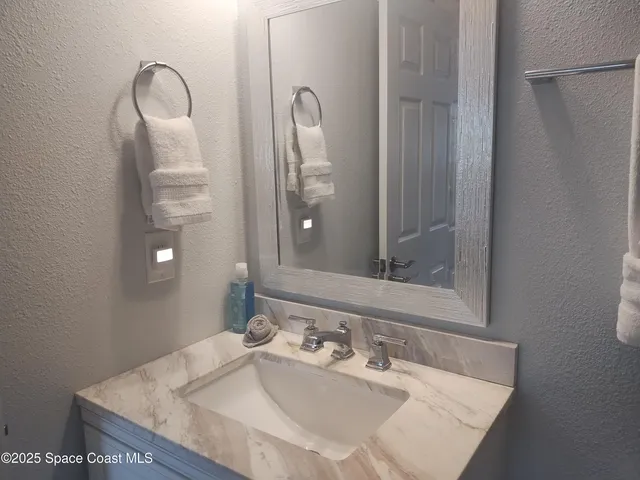 $2,700 | 233 South Brevard Avenue, Cocoa Beach, FL 32931