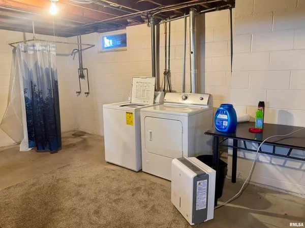 a view of a house with a big yard