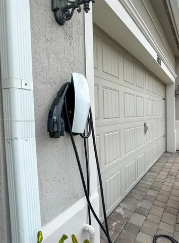 $4,100 | 5035 Eucalyptus Drive, Hollywood, FL 33021