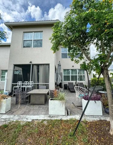 $4,100 | 5035 Eucalyptus Drive, Hollywood, FL 33021