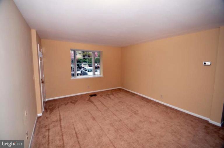 4606 28th Road South, Unit A Arlington, VA 22206 - Photo 22 of 22 Living Room #2