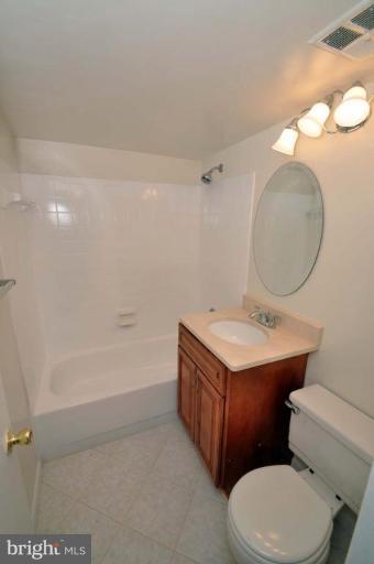4606 28th Road South, Unit A Arlington, VA 22206 - Photo 8 of 22 Bath #2