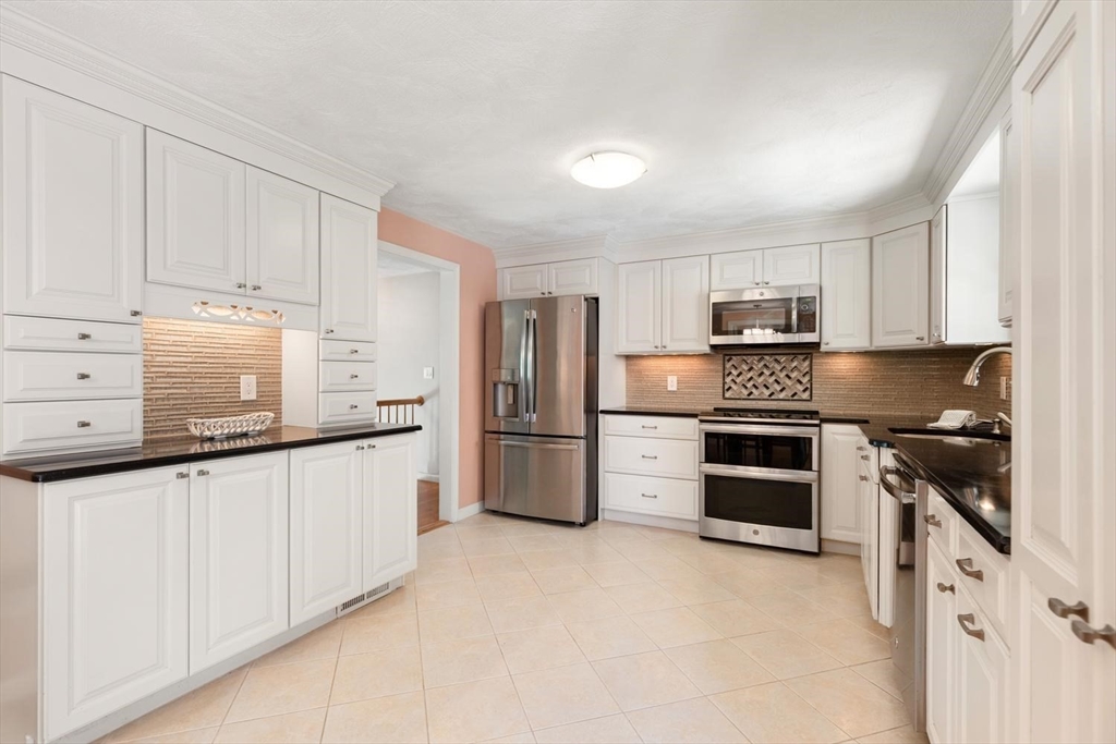 12 Albion Road Billerica, MA 01821 - Photo 16 of 42