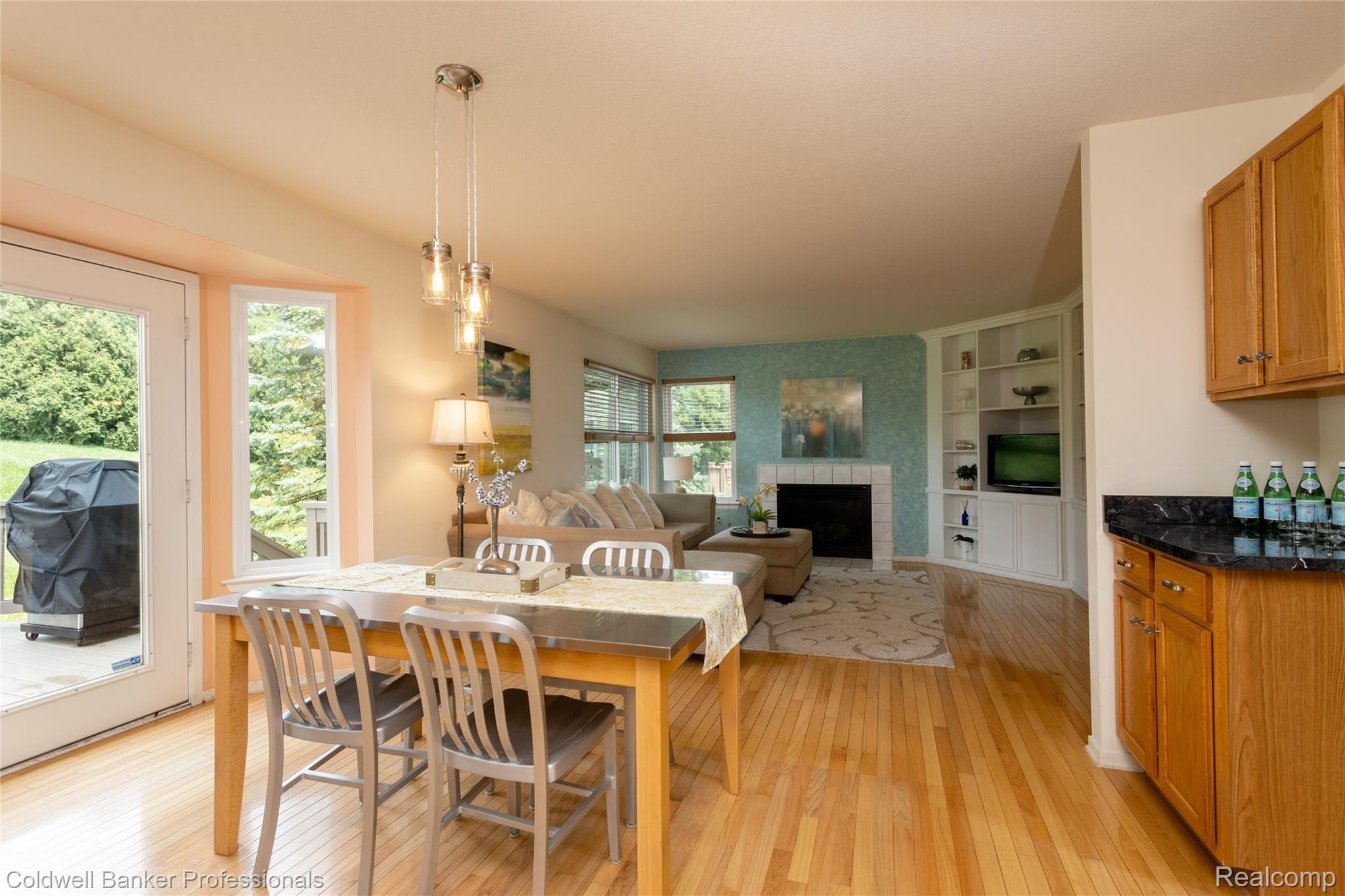 1551 Scio Ridge Road Ann Arbor, MI 48103 - Photo 14 of 44 Breakfast Nook into Family Room