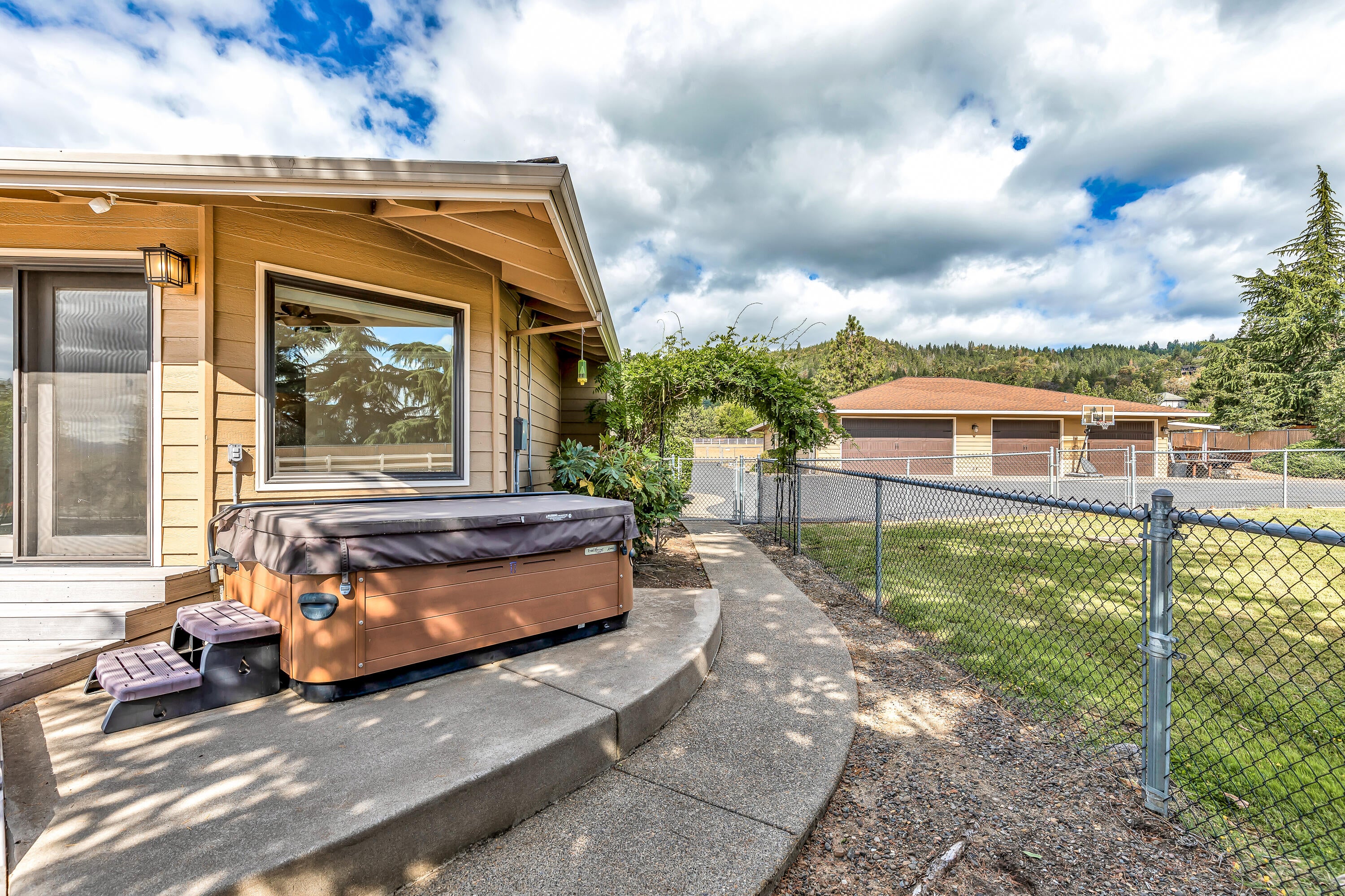 3711 Livingston Road Central Point, OR 97502 - Photo 22 of 58 25