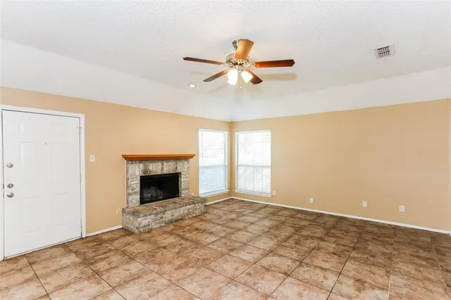 $1,885 | 2720 Clovermeadow Drive, Fort Worth, TX 76123