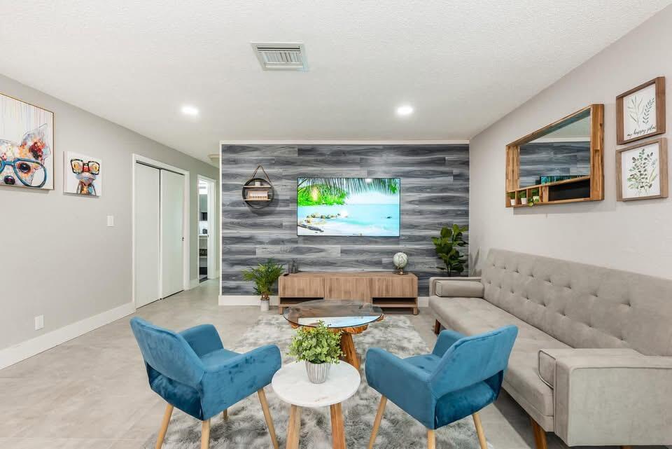 2747 Griffin Road, Unit 13 Fort Lauderdale, FL 33312 - Photo 33 of 37 IMG_1142