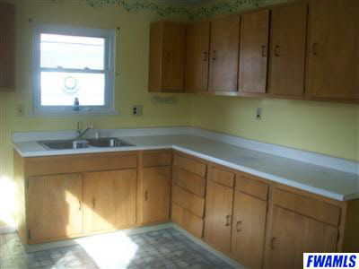 1010 Adams Street Decatur, IN 46733 - Photo 6 of 15