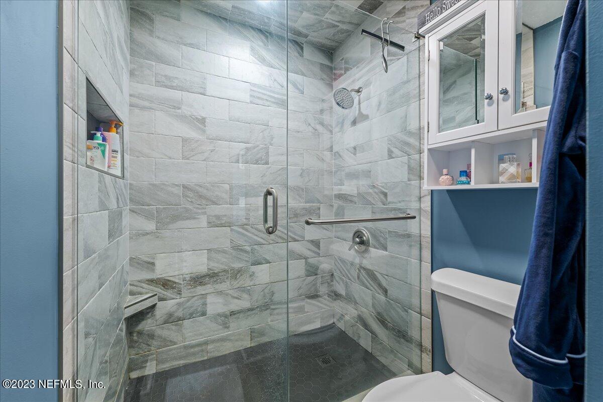 4755 Leopard Circle Middleburg, FL 32068 - Photo 16 of 38 a bathroom with a toilet and a shower