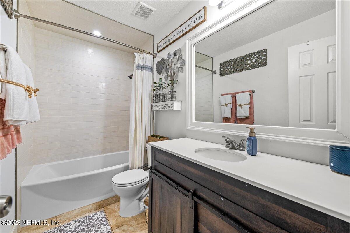 4755 Leopard Circle Middleburg, FL 32068 - Photo 18 of 38 a bathroom with a sink a toilet and shower