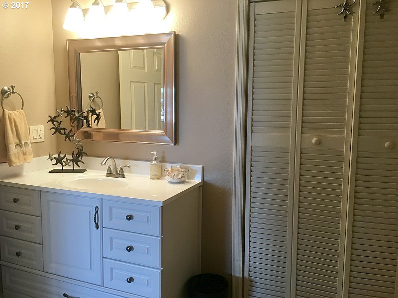 173 Northeast Bridgeton Road, Unit 22 Portland, OR 97211 - Photo 6 of 20 Gallery Image 6