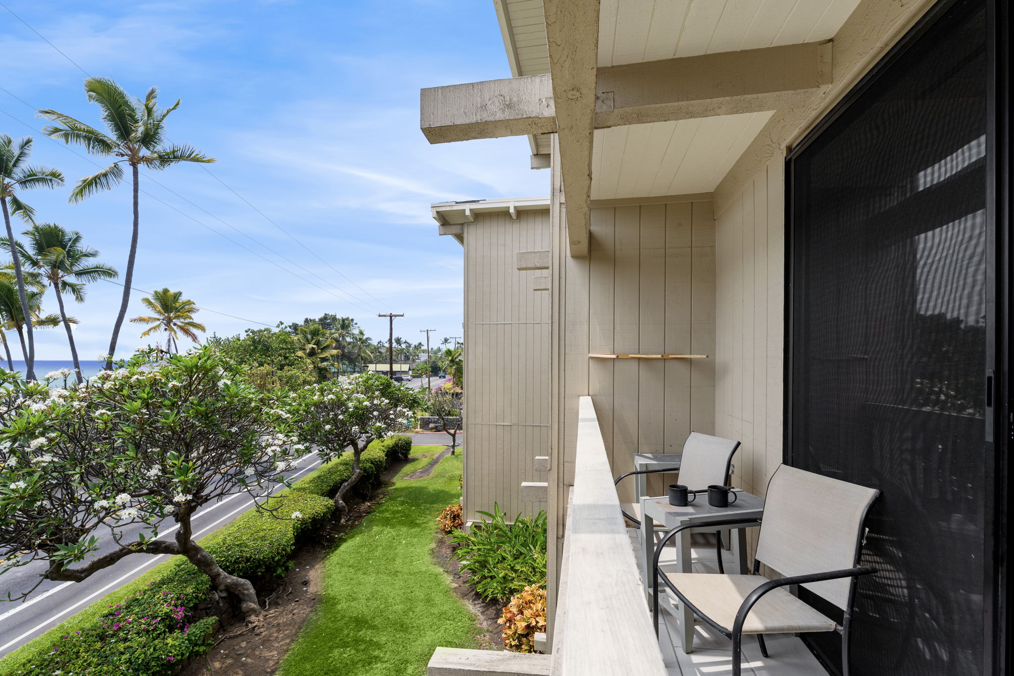 76-6233 Alii Drive, Unit 264 Kailua-Kona, HI 96740 - Photo 5 of 17 a house with a table and chairs in patio