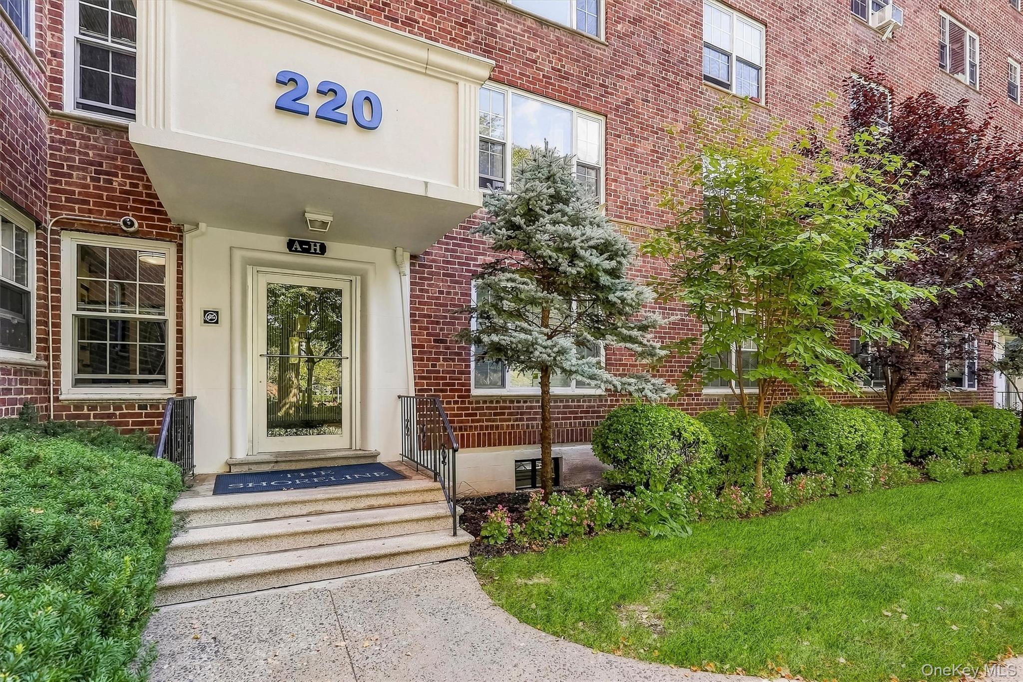 220 Pelham Road, Unit 2C New Rochelle, NY 10805 - Photo 3 of 35 Gallery Image 3