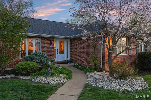 $725,000 | 790 Villa Gran Way, Fenton, MO 63026