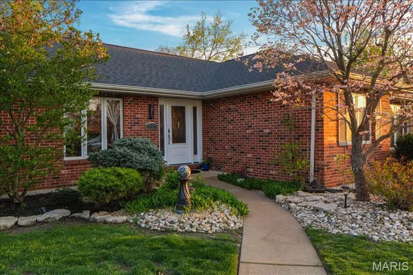 $725,000 | 790 Villa Gran Way, Fenton, MO 63026